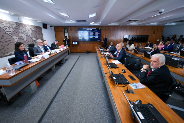 Comissão do Senado aprova indicados de Lula para embaixadas na África