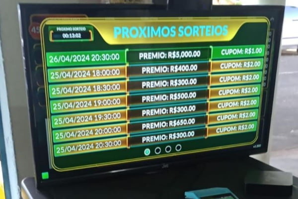 Imagem colorida de televisor com jogos de aazar na tela. Metrópoles