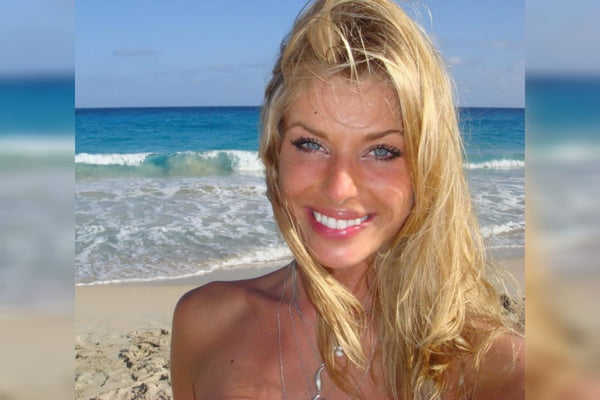 Foto mostra a modelo Caroline Bittencourt