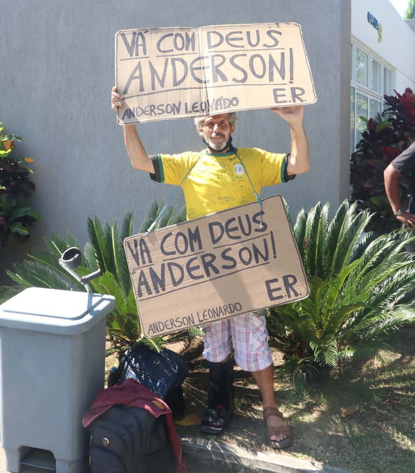 Fãs de Anderson Leonardo se reuniram para se despedir do cantor - Metrópoles