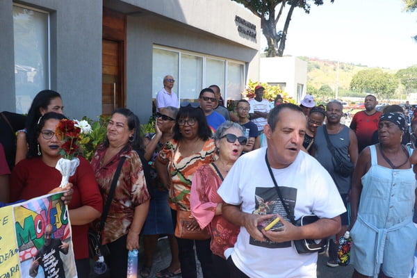 Fãs de Anderson Leonardo se reuniram para se despedir do cantor - Metrópoles