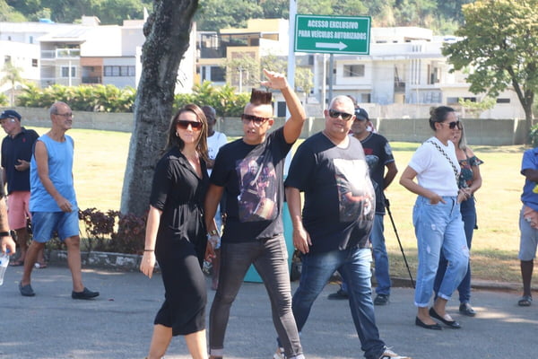 Claumirzinho chega ao velório de Anderson Leonardo - Metrópoles