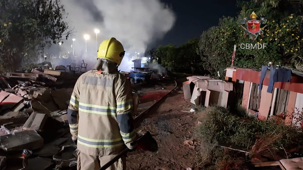 Casal de catadores desaparece após incêndio em barracos no Guará