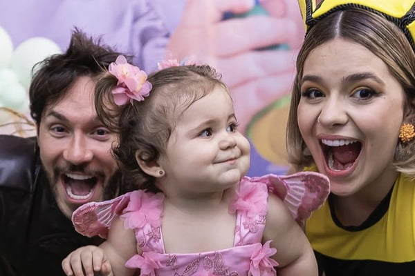 Eli, Lua e Viih Tube posam juntos e sorridentes - Metrópoles