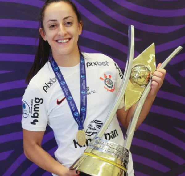 Luana Bertolluci, jogadora da seleção brasileira de futebol
