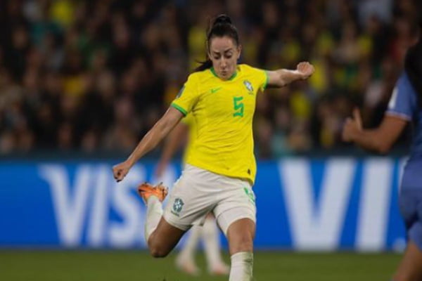 Luana Bertolluci, jogadora da seleção brasileira de futebol