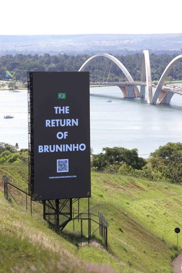 Foto colorida do painel de show do Bruno Mars em Brasília - Metrópoles