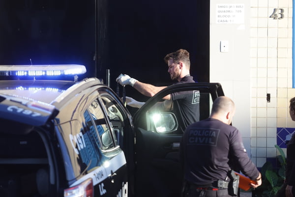 Viatura com policial