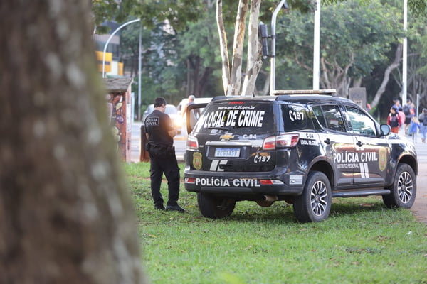 Viatura com policial