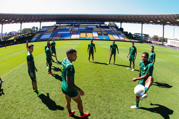 Elenco do Fluminense treinando - Metrópoles