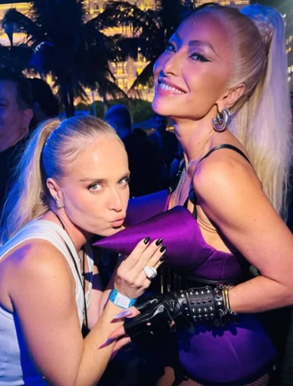 Foto colorida da festa de Madonna promovida por Huck - Metrópoles