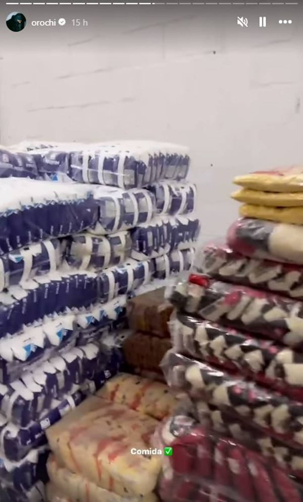 foto colorida de sacos de alimentos - metrópoles