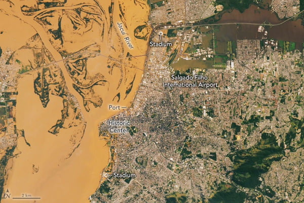 Imagem mostra as águas com barro cobrirem as áreas de Porto Alegre, no Rio Grande do Sul/Metrópoles