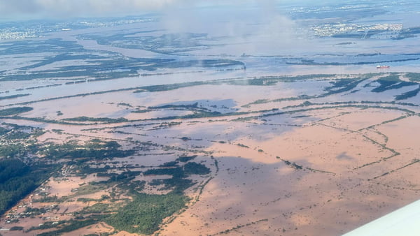 Imagem aérea de Canoas após enchentes - Metrópoles
