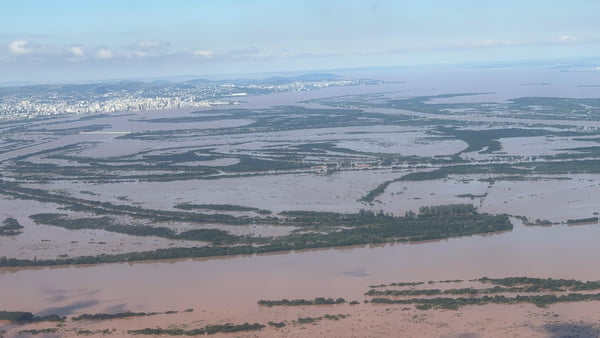 Imagem aérea de Canoas após enchentes - Metrópoles