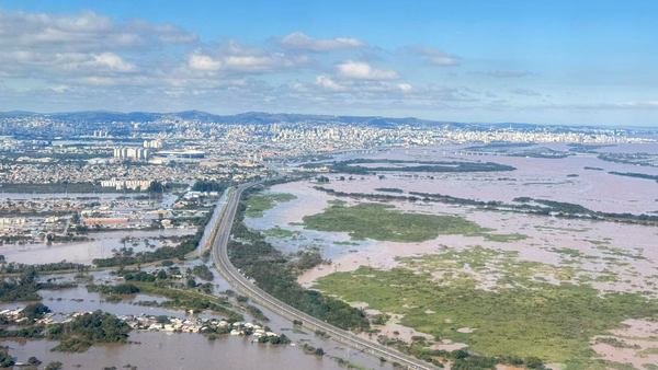 Imagem aérea de Canoas após enchentes - Metrópoles