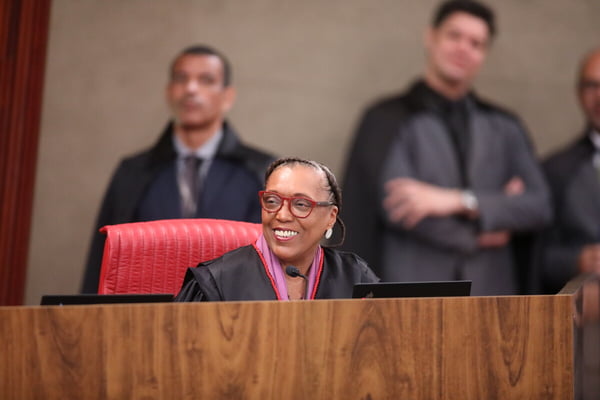 Imagem colorida mostra a ministra Vera Lúcia - Metrópoles