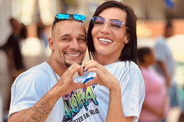 Casal composto por um homem e uma mulher