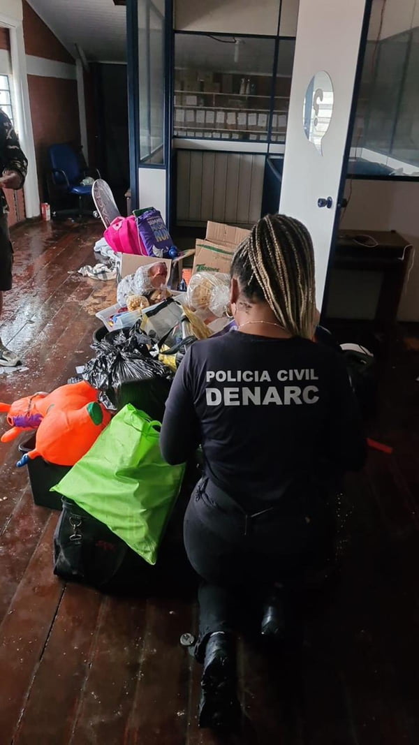 Imagem colorida de itens furtados de casas e comércios no Rio Grande do Sul - Metrópoles