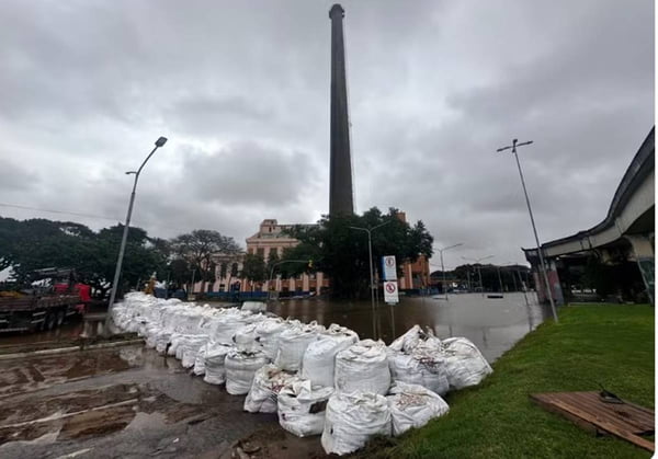 imagem colorida barricada rio guaiba porto alegre