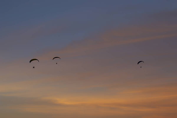 Idosa de 91 anos voa de paramotor