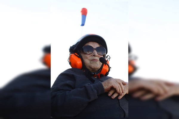 Idosa de 91 anos voa de paramotor