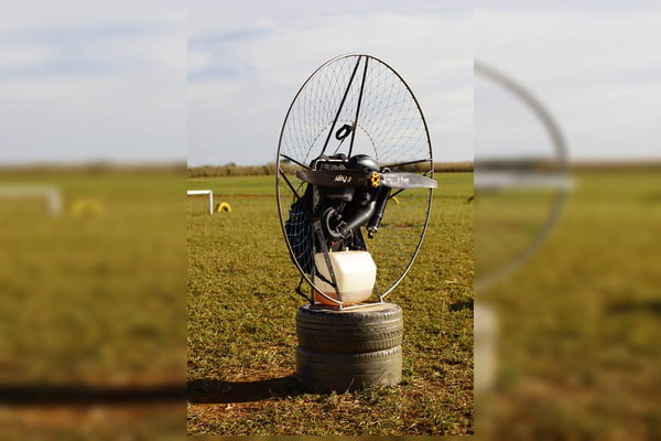 Idosa de 91 anos voa de paramotor