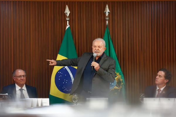 Lula tem ainda uma centena de cargos de primeiro escalão a preencher