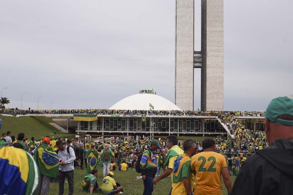 foto-63-manifestantes-bolsonaristas-promovem-destruição-e-terrorismo-na-esplanada-e-segurança-reage-confronto-brasilia-08012023