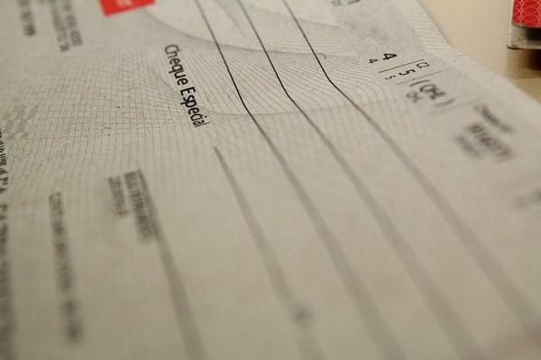 Cartões, dinheiro e cheques. Foto: Marcos Santos/USP Imagens