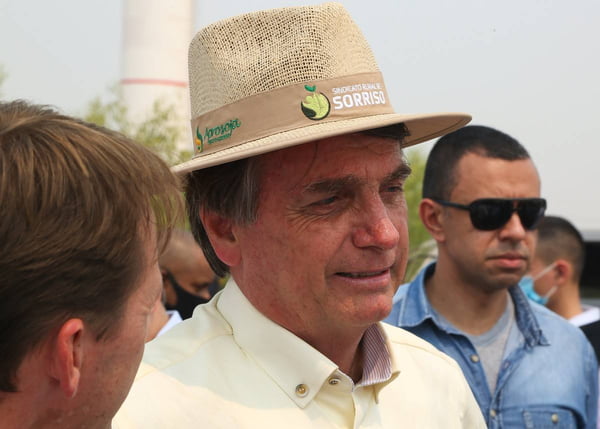 Jair Bolsonaro com chapéu