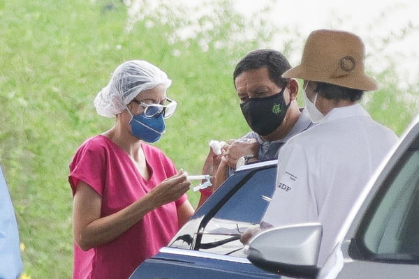 Vice-presidente recebendo a 2ª dose da vacina contra a Covid-19. Foto: Gustavo Moreno - Especial para o Metrópoles