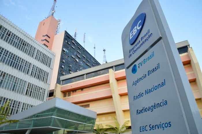 Foto da fachada da EBC