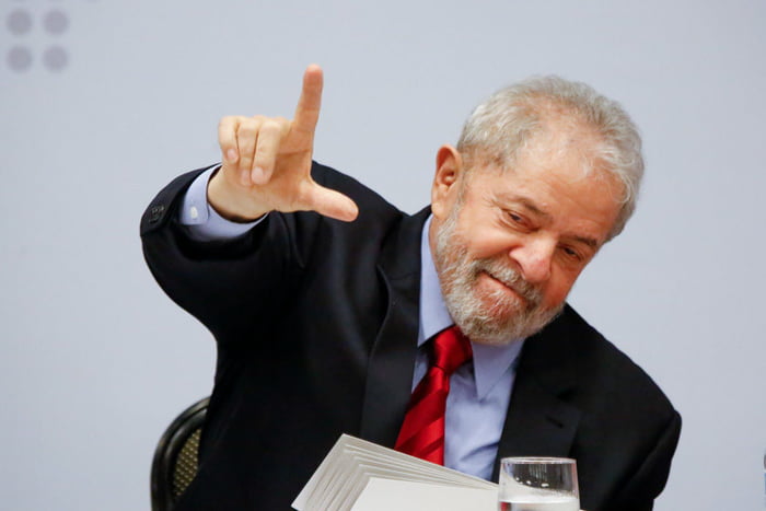 Acabou trocando lua por Lula