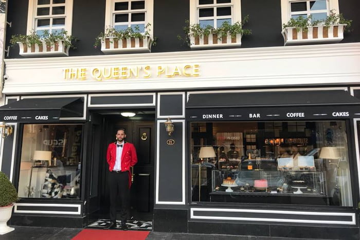 The Queen’s Place: charmoso restô tem clima de chá britânico