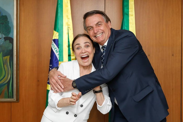 Regina Duarte com Bolsonaro - Metrópoles