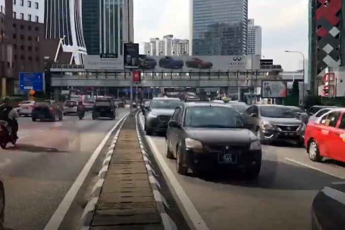 Malásia luta contra a poluição feita pelos automóveis