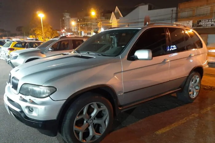 Curitiba condutor de BMW é preso com drogas no carro e em casa