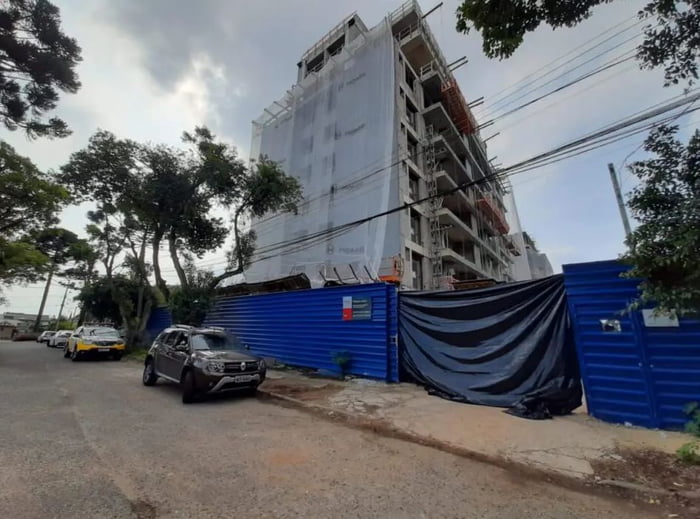 Elevador despenca de prédio em construção e trabalhador morre em Curitiba