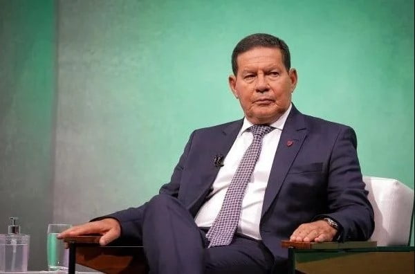 Hamilton Mourão, atual vice-presidente do Brasil. Ele veste terno e gravata e tem cabelos escuros – Metrópoles