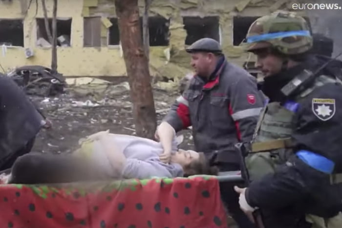 bombardeio hospital maternidade gravida ucrania morte guerra_