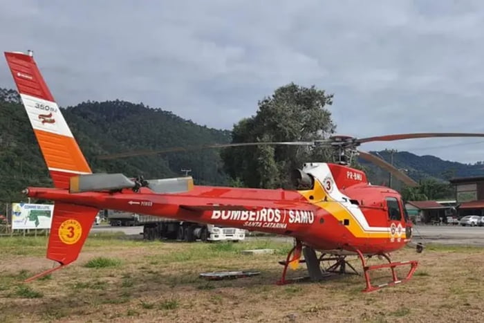 Helicóptero dos bombeiros de Santa Catarina