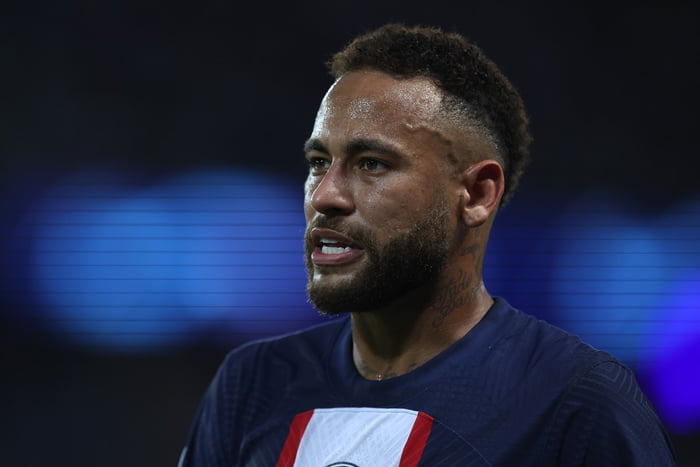Neymar da Silva of Paris Saint-Germain Fc  looks on during
