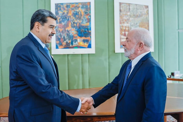 Imagem colorida mostra Lula e Maduro se encontram antes da cúpula dos países sul-americanos - Metrópoles