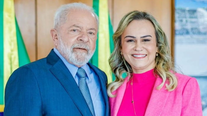 Foto colorida mostra o presidente Lula e a deputada federal Daniela Carneiro - Metrópoles