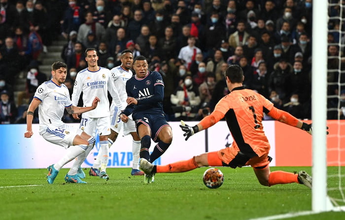 Mbappé gol Paris Saint-Germain v Real Madrid: Round Of Sixteen Leg One – UEFA Champions League