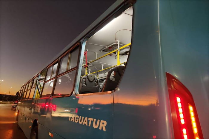 Ônibus da Taguatur depredado durante greve