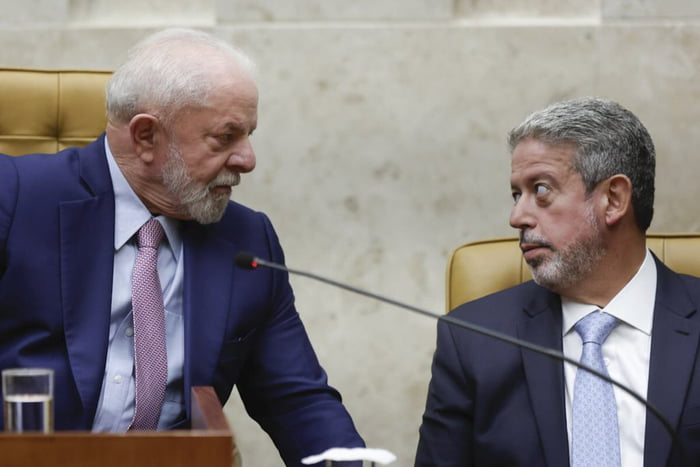 Presidente Lula e Arthur LIra durante posse do ministro do STF Cristiano Zanin - Metrópoles