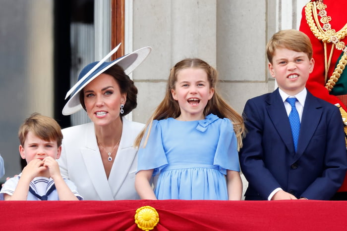 Príncipe Louis, Kate Middleton, princesa Charlotte e príncipe George