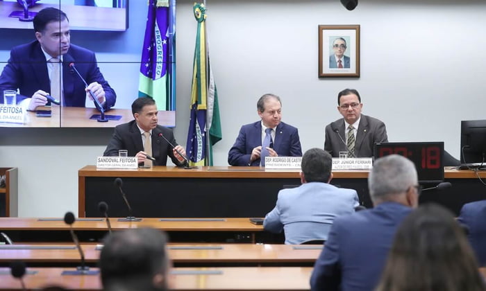Sessão da Comissão de Minas e Energia da Câmara, presidida pelo deputado Rodrigo de Castro, do União Brasil de Minas Gerais